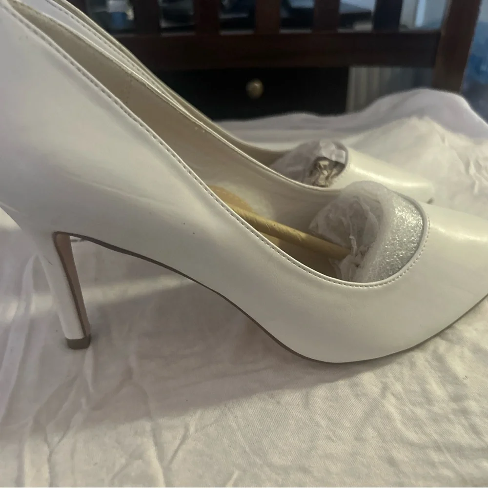 Classic Women’s White Pointed-Toe High Heels
